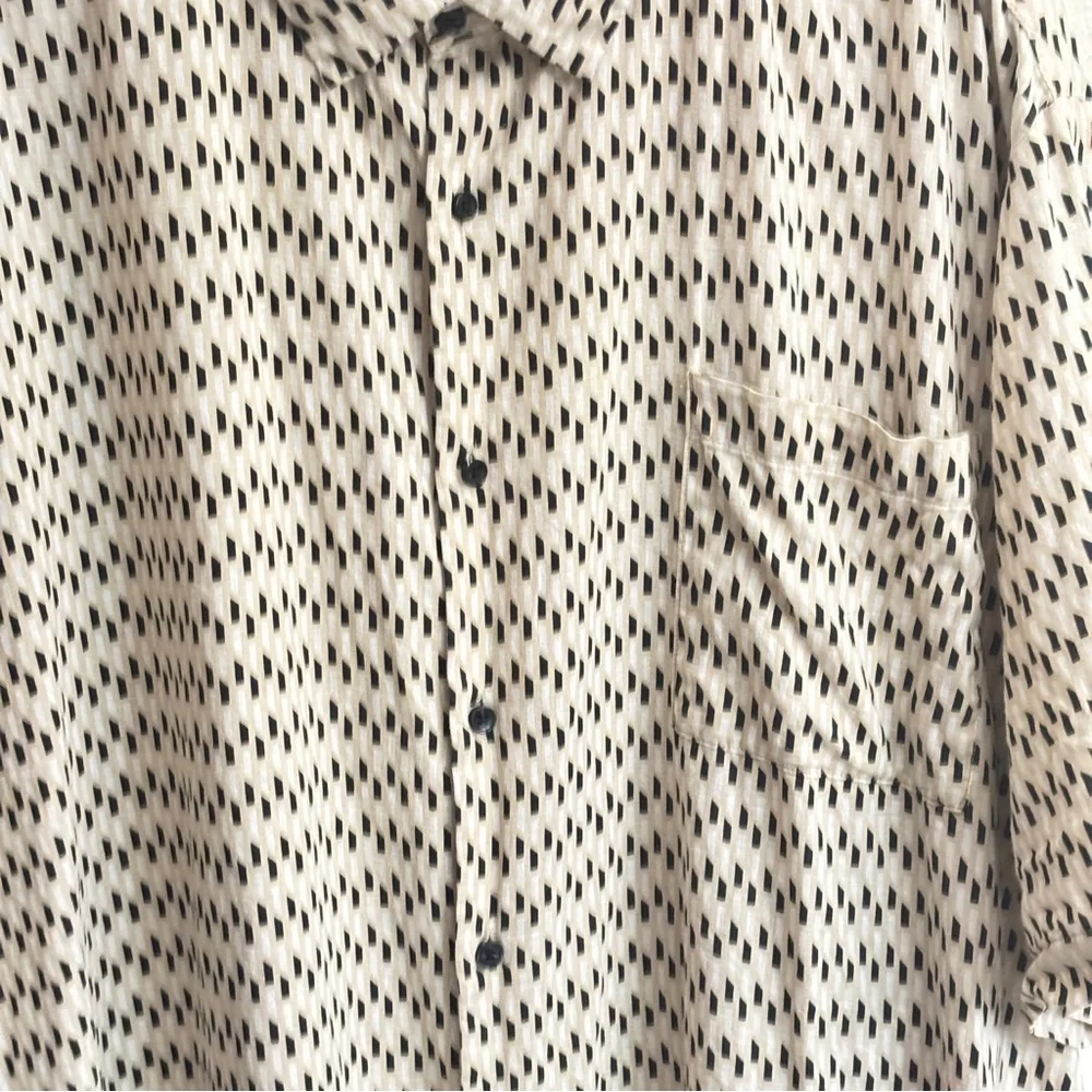 Patterned Button-Up Shirt - Picture 4 of 6